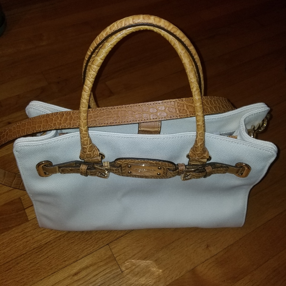 New Michael Kors !!! Beautiful,,,stylish handbag.